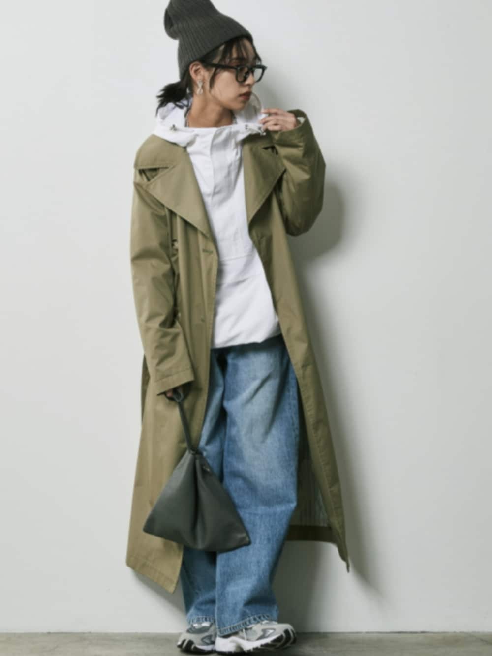 「大きいサイズレディースファッション、モデル、レギュラー、CHIC STYLE、春コーデ」｜「CHIC STYLEの大きいサイズ 綿100％タックバギーデニムパンツ シックスタイル（デニムパンツ、ブルー系）」を使った、nissen Smile Modelsさん（レディース・163cm）の冬コーディネートの1枚目の写真