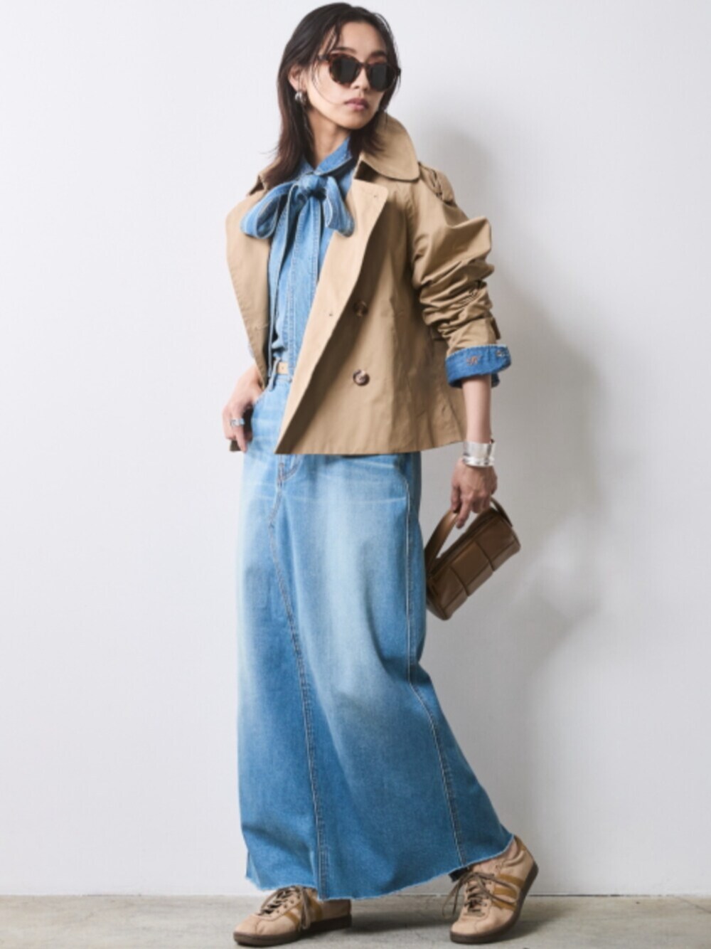 「大きいサイズレディースファッション、モデル、レギュラー、CHIC STYLE、春コーデ、きれいめカジュアル、Denim、Maxi Skirt、Denim Skirt、Set Up」｜「CHIC STYLEのライトオンスデニムロングスカート ＜大きいサイズ有＞シックスタイル（デニムスカート、ブルー系）」を使った、nissen Smile Modelsさん（レディース・163cm）の冬コーディネートの1枚目の写真
