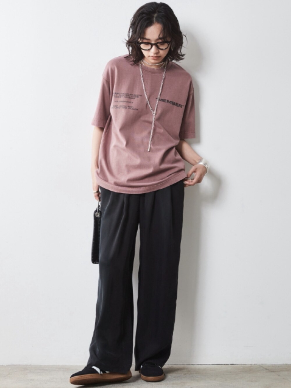 「大きいサイズレディースファッション、モデル、レギュラー、CHIC STYLE、夏コーデ、きれいめカジュアル、T-shirt、Color、Rough」｜「CHIC STYLEの大きいサイズ 綿100％製品染ロゴプリントTシャツ シックスタイル（Tシャツ/カットソー、ブラウン系）」を使った、nissen Smile Modelsさん（レディース・163cm）の夏コーディネートの1枚目の写真
