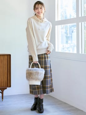 「レギュラー」｜「アイテム（スウェット）」を使った、nissen Smile Modelsさん（レディース・167cm）の秋コーディネート
