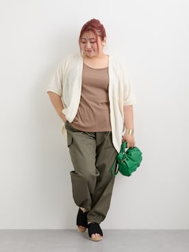 「nissen（ニッセン）の大きいサイズ デザインカーゴパンツ（ゆったりヒップ）（パンツ、グリーン系）」を使った、nissen Smile Modelsさん（レディース・158cm）の夏コーディネート