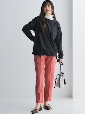 「nissen（ニッセン）の【褒められシルエット】テーパードパンツ（スラックス）」を使った、nissen Smile Modelsさん（レディース・163cm）の冬コーディネート