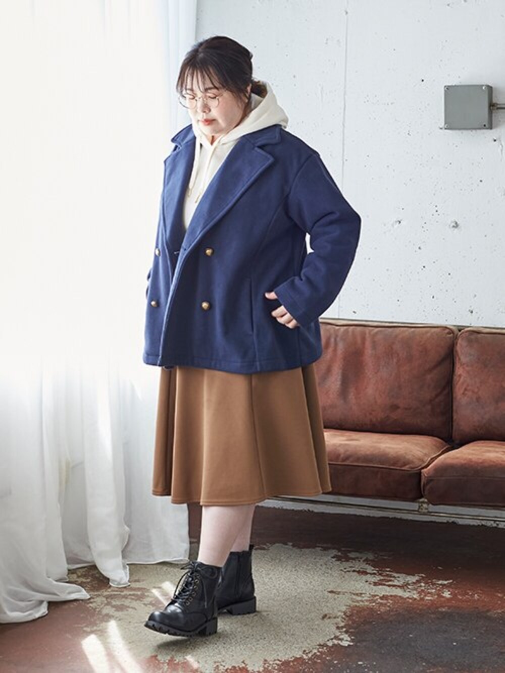 「大きいサイズレディースファッション、モデル、ぽっちゃり、150cm台コーデ」｜「nissenの大きいサイズあったか裏起毛カットジョーゼットフレアスカート（ゆったりヒップ）（スカート、ベージュ系）」を使った、nissen Smile Modelsさん（レディース・158cm）の秋コーディネートの1枚目の写真