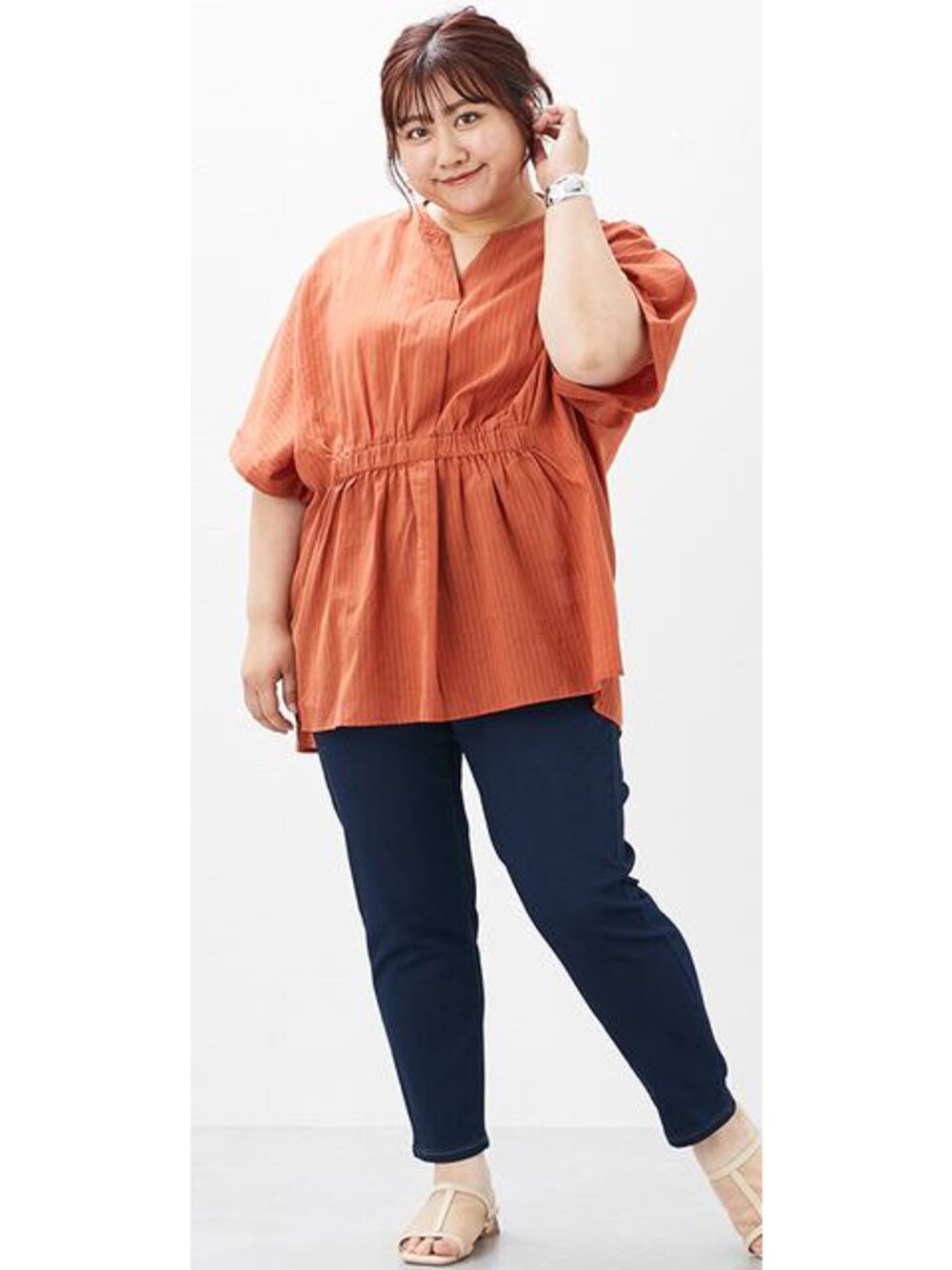 「大きいサイズレディースファッション、モデル、ぽっちゃり、150cm台コーデ」｜「nissenの大きいサイズ綿100％涼やか５分袖ゆるキーネックブラウス（薄手素材）（チュニック、オレンジ系）」を使った、nissen Smile Modelsさん（レディース・155cm）の夏コーディネートの1枚目の写真