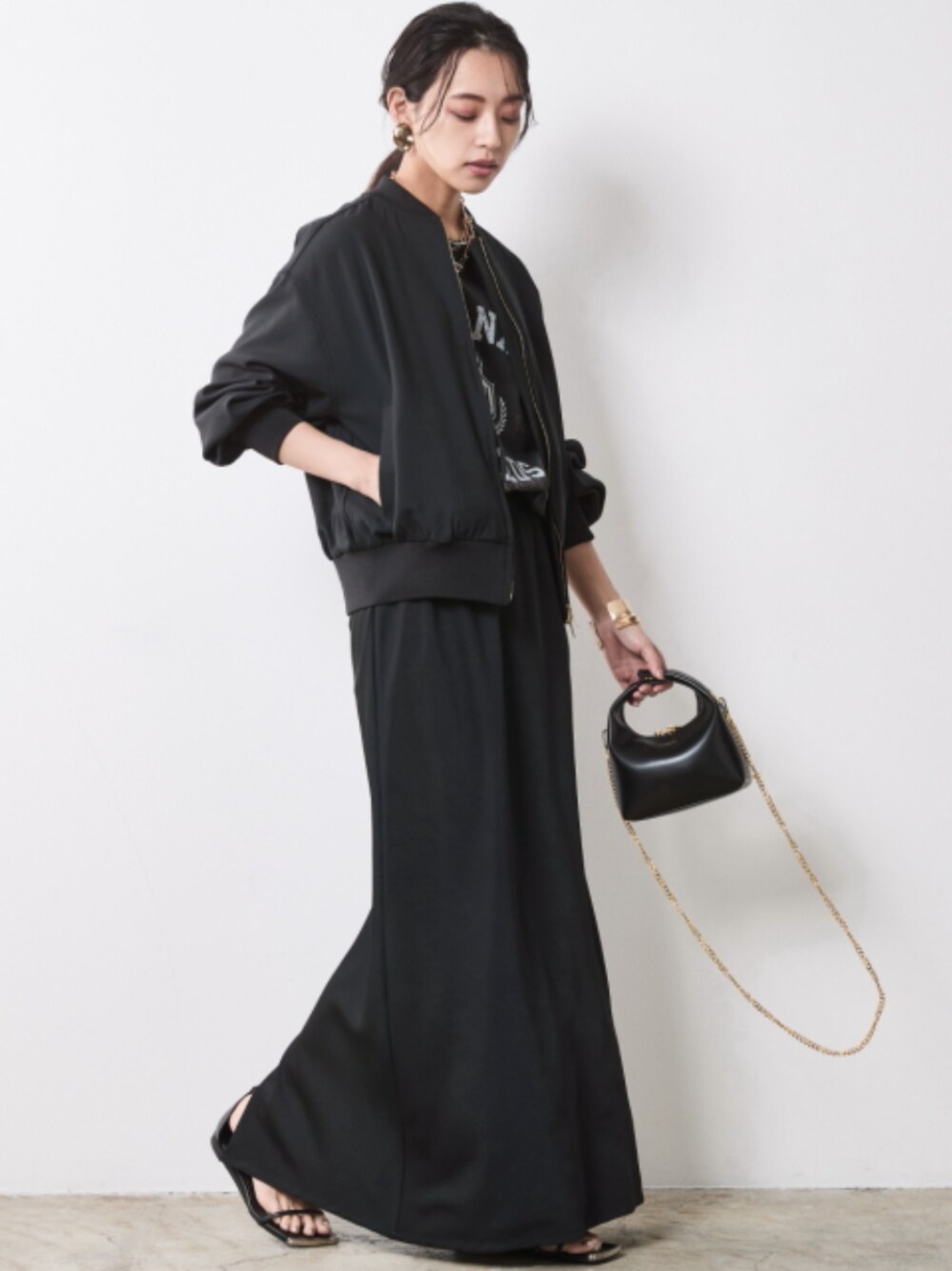 「大きいサイズレディースファッション、モデル、レギュラー、春コーデ、夏コーデ、きれいめカジュアル、CHIC STYLE、T-shirt、All Black、Set Up」｜「CHIC STYLEのソフトブルゾン＜大きいサイズ有＞シックスタイル（ブルゾン、ブラック系）」を使った、nissen Smile Modelsさん（レディース・163cm）の春コーディネートの1枚目の写真