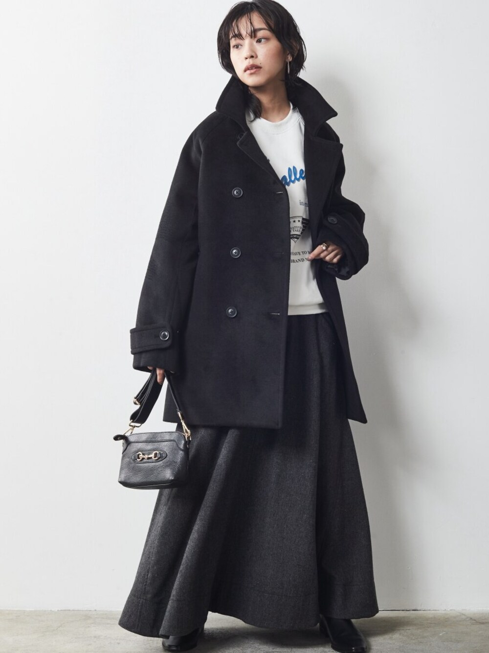 「大きいサイズレディースファッション、モデル、レギュラー、CHIC STYLE」｜「CHIC STYLEの大きいサイズミドル丈ピーコートシックスタイル（ピーコート、グレー系）」を使った、nissen Smile Modelsさん（レディース・163cm）の秋コーディネートの1枚目の写真