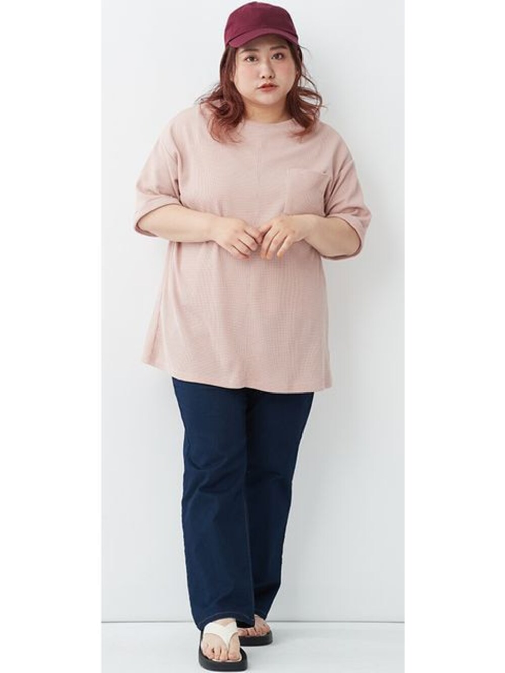 「大きいサイズレディースファッション、モデル、ぽっちゃり」｜「nissenの大きいサイズひんやり涼やかワッフル５分袖ロング丈ゆるＴシャツ（チュニック、ピンク系）」を使った、nissen Smile Modelsさん（レディース・155cm）の夏コーディネートの1枚目の写真