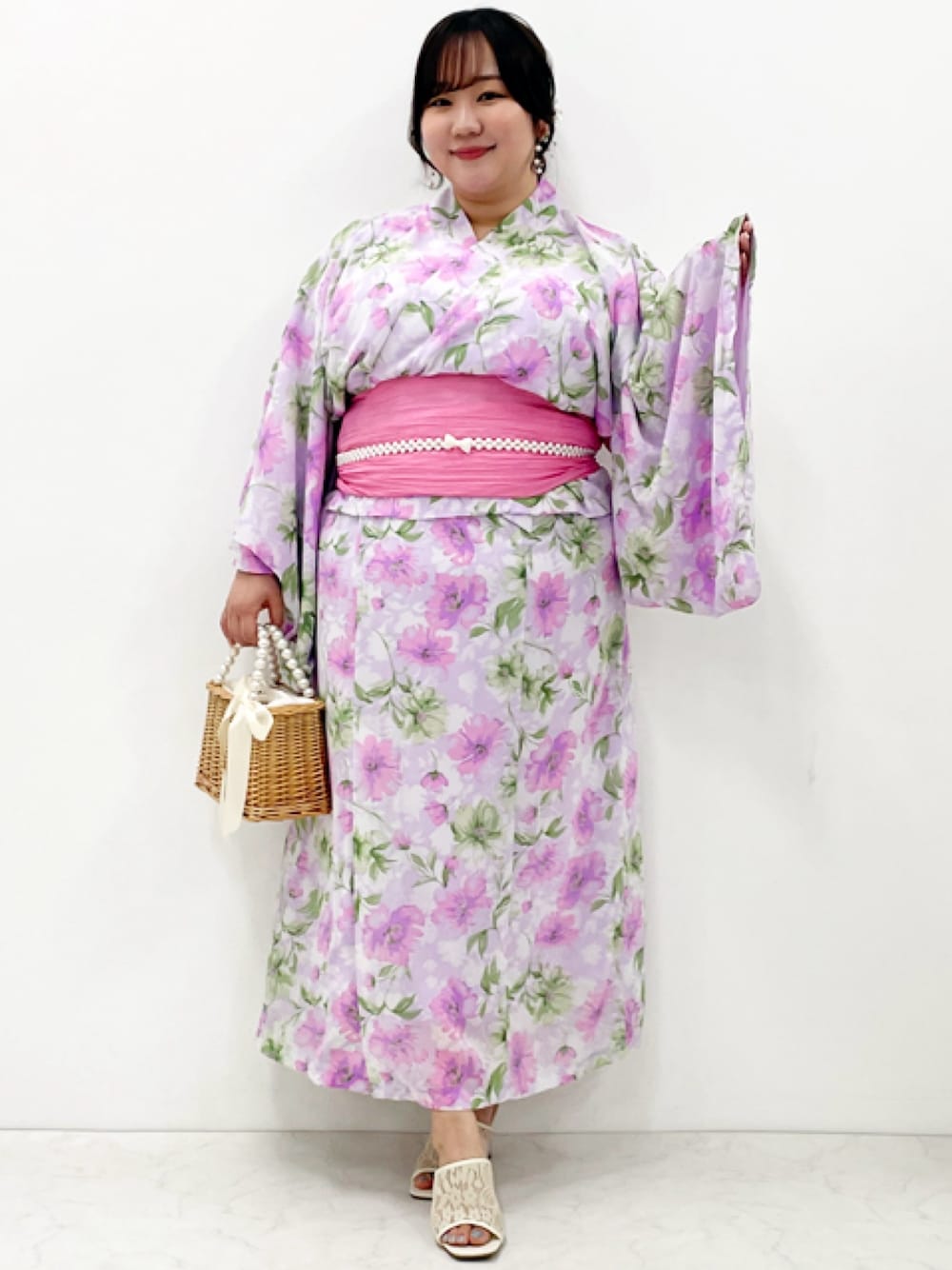 「大きいサイズレディースファッション、モデル、ぽっちゃり、marun、夏コーデ、かわいい、150cm台コーデ、浴衣」｜「marunの大きいサイズ 帯留めにも使えるマルチWAYパール調ゴムベルト（選べる3サイズ）（ベルト、ホワイト系）」を使った、nissen Smile Modelsさん（レディース・158cm）の春コーディネートの1枚目の写真