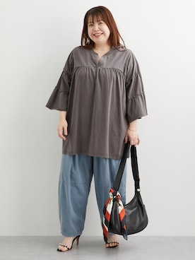 「nissen（ニッセン）のピグメント染ボリュームコクーンデニムパンツ＜大きいサイズ有＞（パンツ、ブルー系）」を使った、nissen Smile Modelsさん（レディース・158cm）の春コーディネート
