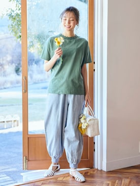 「nissen（ニッセン）の＜大きいサイズ＞かぎ針ネック綿混半袖ソフトカットソープルオーバー（T Shirts、ブラウン系）」を使った、nissen Smile Modelsさん（レディース・160cm）の夏コーディネート