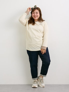 「nissen（ニッセン）の大きいサイズ すごのびストレッチデニムストレートパンツ（ゆったり太もも）（選べる3レングス）（チノパンツ、ブルー系）」を使った、nissen Smile Modelsさん（レディース・155cm）の秋コーディネート