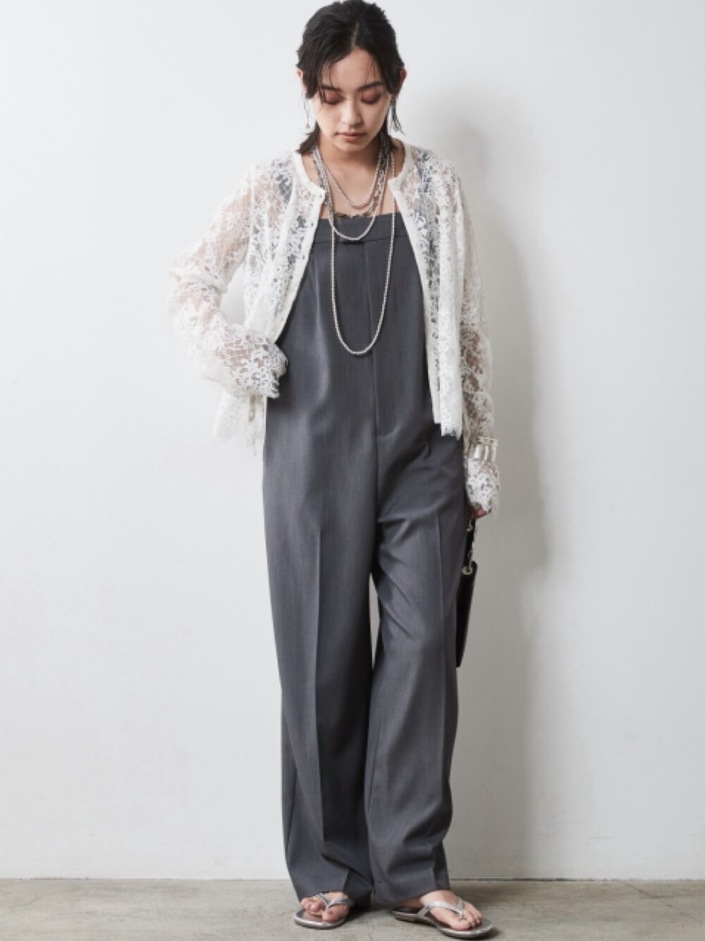 「大きいサイズレディースファッション、モデル、レギュラー、CHIC STYLE、夏コーデ、きれいめカジュアル、Race、Summer Outer、Cardigan、Monotone、Sheer」｜「CHIC STYLEの大きいサイズ レースカーディガン シックスタイル（カーディガン/ボレロ、ホワイト系）」を使った、nissen Smile Modelsさん（レディース・163cm）の夏コーディネートの1枚目の写真
