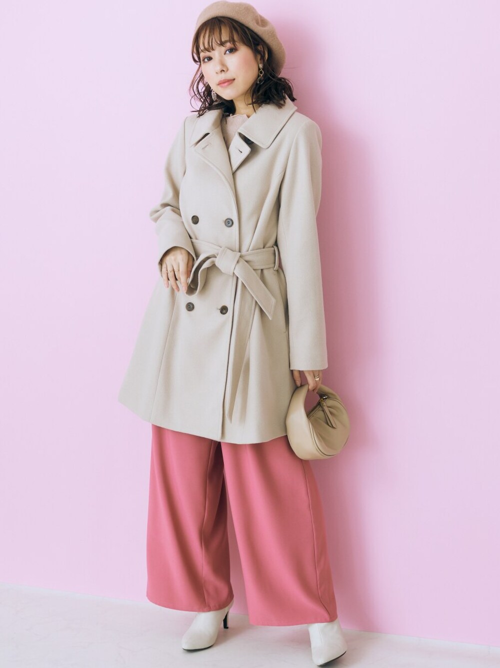 「大きいサイズレディースファッション、モデル、レギュラー、Marun」｜「marunの大きいサイズ　ハイウエストワイドパンツmarun（その他パンツ、ホワイト系）」を使った、nissen Smile Modelsさん（レディース・162cm）の秋コーディネートの1枚目の写真