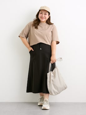 「nissen（ニッセン）の綿タッチ多機能ロゴプリントTシャツ（吸汗速乾・UVカット・抗菌防臭・形態安定）＜大きいサイズ有＞（Tシャツ/カットソー、ブラウン系）」を使った、nissen Smile Modelsさん（レディース・155cm）の秋コーディネート