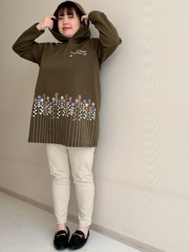「大きいサイズレディースファッション」｜「アイテム（スウェット）」を使った、nissen Smile Modelsさん（レディース・158cm）の秋コーディネート
