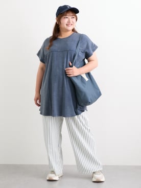 「nissen（ニッセン）の＜大きいサイズ＞サッカーストライプワイドパンツ（ゆったりヒップ）（接触冷感・UVカット）（Pants、ブルー系）」を使った、nissen Smile Modelsさん（レディース・160cm）の夏コーディネート