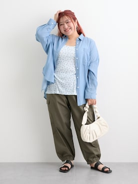 「nissen（ニッセン）の大きいサイズ デザインカーゴパンツ（ゆったりヒップ）（パンツ、グリーン系）」を使った、nissen Smile Modelsさん（レディース・158cm）の夏コーディネート