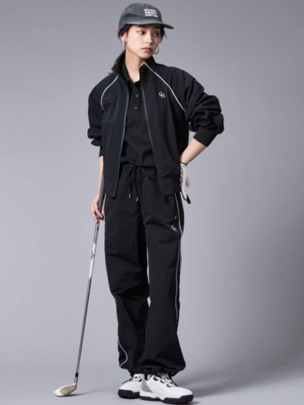 「大きいサイズレディースファッション、モデル、レギュラー、春コーデ、夏コーデ、CHIC STYLE、ゴルフ、GOLF」｜「CHIC STYLEの配色ラインラグランスリーブブルゾン＜大きいサイズ有＞シックスタイルゴルフ（ブルゾン、ブラック系）」を使った、nissen Smile Modelsさん（レディース・163cm）の春コーディネートの1枚目の写真