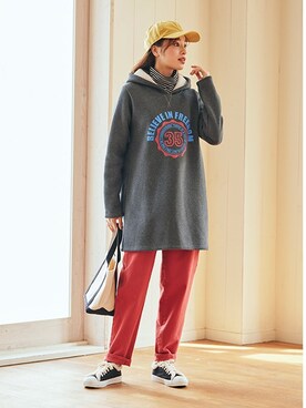 「アイテム（デニムパンツ、レッド系）」を使った、nissen Smile Modelsさん（レディース・167cm）の秋コーディネート