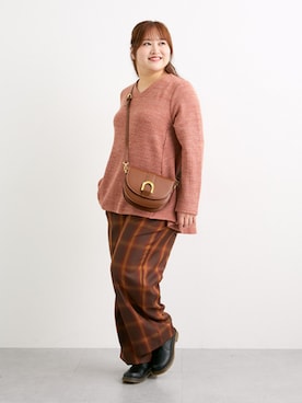 「nissen（ニッセン）のリブ見えカットソーVネックロング丈プルオーバー＜大きいサイズ有＞（Tシャツ/カットソー、ブラウン系）」を使った、nissen Smile Modelsさん（レディース・155cm）の秋コーディネート
