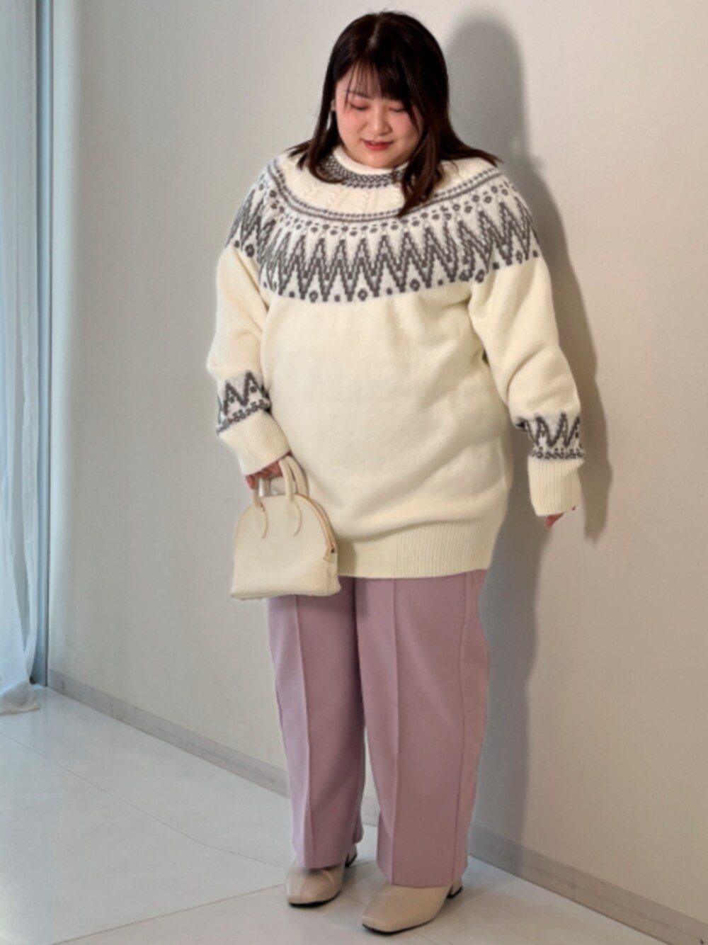 「大きいサイズレディースファッション、モデル、ぽっちゃり、冬コーデ、Smile Land、Re:Ripi.365、140cm台コーデ」｜「nissenの【ゆったり幅広】ストレッチショートブーツ（低反発中敷）（ワイズ４Ｅ）（ブーツ、ベージュ系）」を使った、nissen Smile Modelsさん（レディース・149cm）の冬コーディネートの1枚目の写真