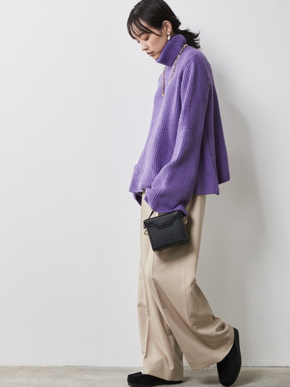 「大きいサイズレディースファッション、モデル、レギュラー、CHIC STYLE」｜「CHIC STYLEの大きいサイズ Aラインタートルニットプルオーバー シックスタイル（ニット/セーター、パープル系）」を使った、nissen Smile Modelsさん（レディース・163cm）の秋コーディネートの1枚目の写真