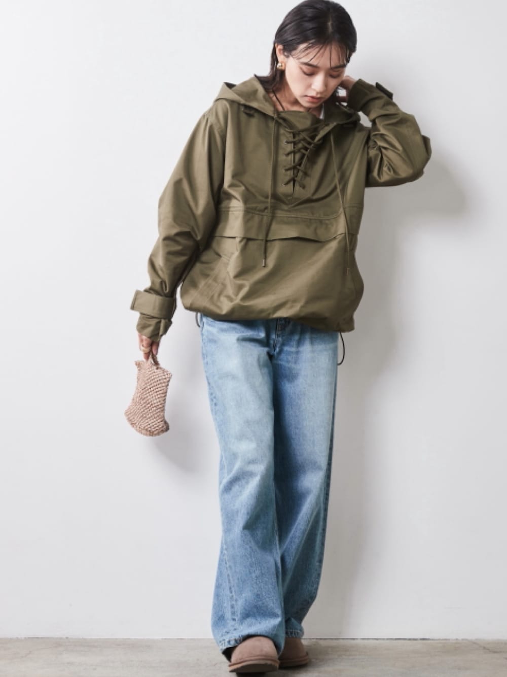 「大きいサイズレディースファッション、モデル、レギュラー、秋コーデ、CHIC STYLE、きれいめカジュアル、Rough、Khaki、Denim、hoodie」｜「CHIC STYLEの大きいサイズ 綿100％タックバギーデニムパンツ シックスタイル（デニムパンツ、ブルー系）」を使った、nissen Smile Modelsさん（レディース・163cm）の夏コーディネートの1枚目の写真