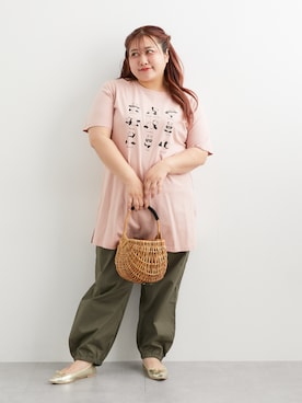 「nissen（ニッセン）の大きいサイズ デザインカーゴパンツ（ゆったりヒップ）（パンツ、グリーン系）」を使った、nissen Smile Modelsさん（レディース・158cm）の春コーディネート