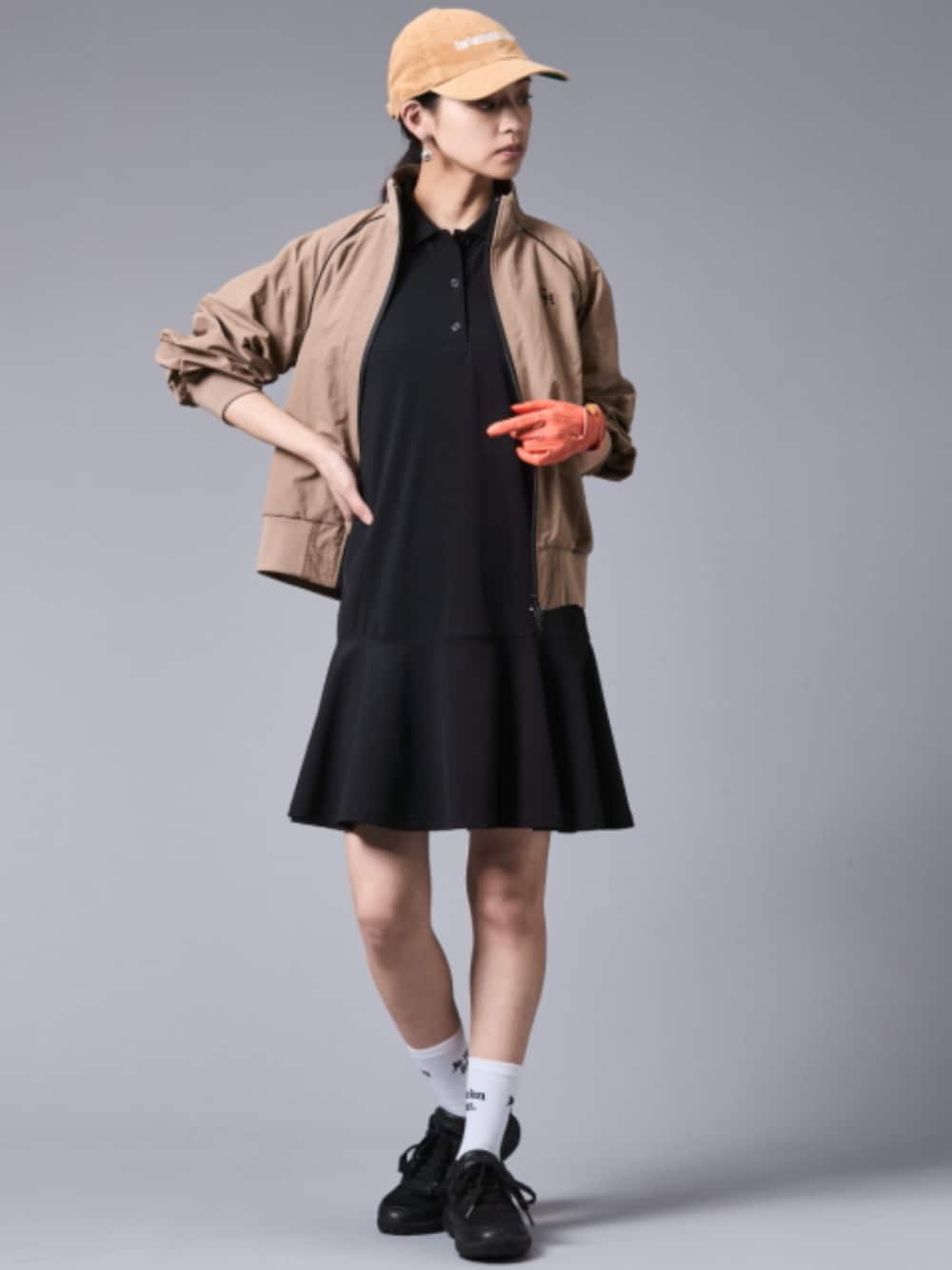 「大きいサイズレディースファッション、モデル、レギュラー、春コーデ、夏コーデ、CHIC STYLE、ゴルフ、GOLF」｜「CHIC STYLEの配色ラインラグランスリーブブルゾン＜大きいサイズ有＞シックスタイルゴルフ（ブルゾン、ブラウン系）」を使った、nissen Smile Modelsさん（レディース・163cm）の春コーディネートの1枚目の写真