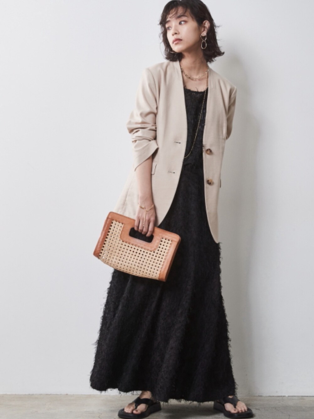 「大きいサイズレディースファッション、モデル、レギュラー、CHIC STYLE、春コーデ、キレイめ、きれいめカジュアル」｜「CHIC STYLEの大きいサイズ 麻混ノーカラージャケット シックスタイル（ノーカラージャケット、ベージュ系）」を使った、nissen Smile Modelsさん（レディース・163cm）の春コーディネートの1枚目の写真