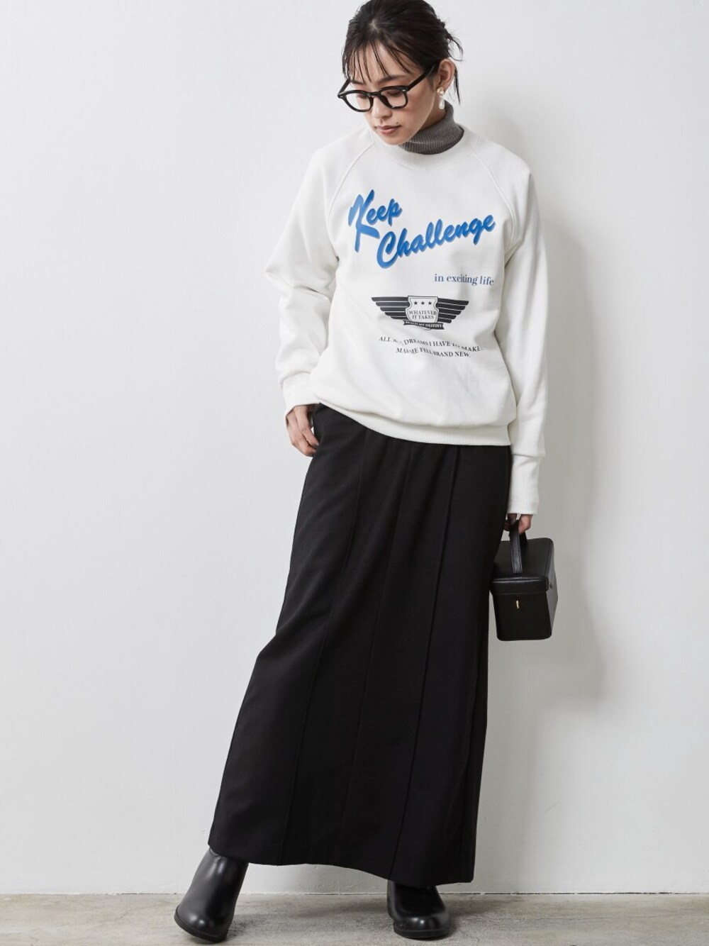 「大きいサイズレディースファッション、モデル、レギュラー、CHIC STYLE」｜「CHIC STYLEの大きいサイズロングスリーブタートルニットプルオーバーシックスタイル（ニット/セーター、ホワイト系）」を使った、nissen Smile Modelsさん（レディース・163cm）の秋コーディネートの1枚目の写真