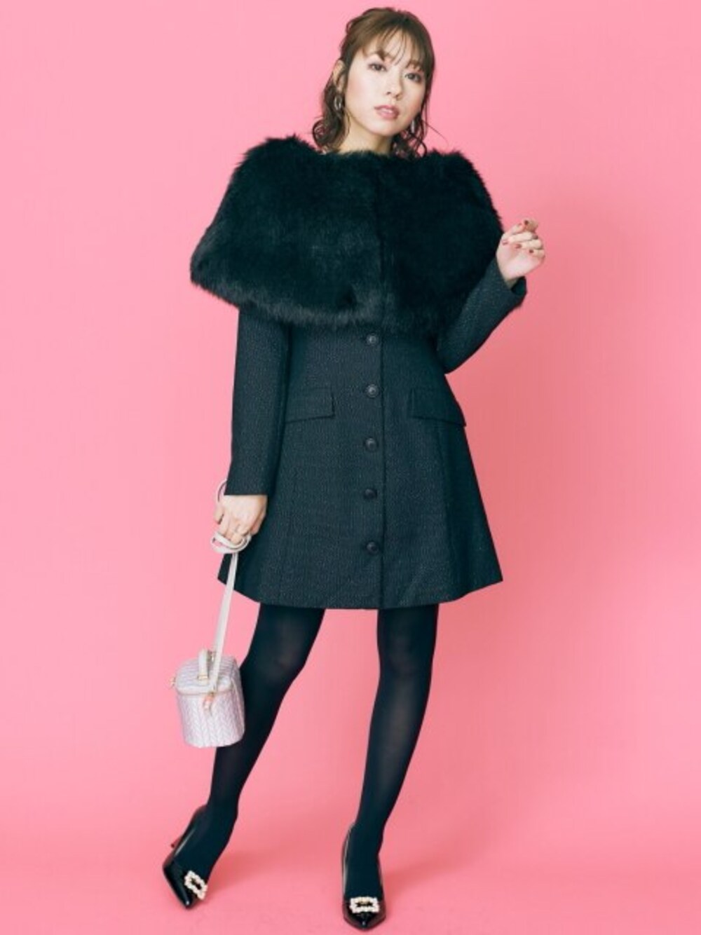 「大きいサイズレディースファッション、モデル、レギュラー、marun」｜「nissenの大きいサイズ  フェイクファーボレロ marun（ポンチョ、ピンク系）」を使った、nissen Smile Modelsさん（レディース・162cm）の秋コーディネートの1枚目の写真