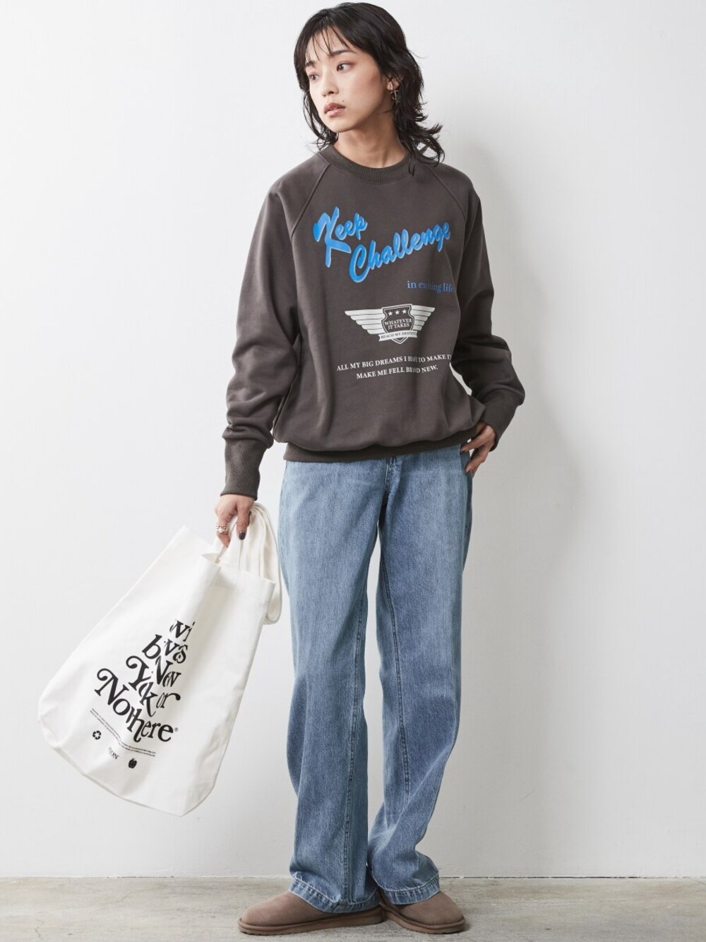 「大きいサイズレディースファッション、モデル、レギュラー、CHIC STYLE」｜「CHIC STYLEの大きいサイズ綿100％センタープレスワイドデニムパンツシックスタイル（デニムパンツ、ブルー系）」を使った、nissen Smile Modelsさん（レディース・163cm）の秋コーディネートの1枚目の写真