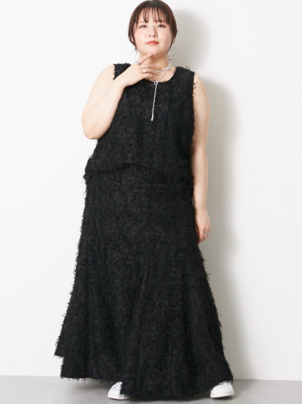 「大きいサイズレディースファッション、モデル、ぽっちゃり、CHIC STYLE、春コーデ、キレイめ、きれいめカジュアル、150cm台コーデ」｜「CHIC STYLEの大きいサイズ フリンジジャガードノースリーブトップス　シックスタイル（キャミソール、ブラック系）」を使った、nissen Smile Modelsさん（レディース・157cm）の春コーディネートの1枚目の写真