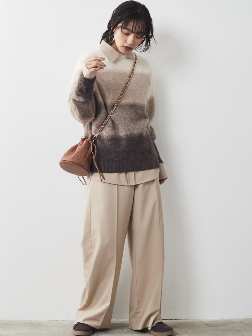 「大きいサイズレディースファッション、モデル、レギュラー、CHIC STYLE」｜「CHIC STYLEの大きいサイズ T/Rシャツチュニック シックスタイル（シャツ/ブラウス、ベージュ系）」を使った、nissen Smile Modelsさん（レディース・163cm）の秋コーディネートの1枚目の写真