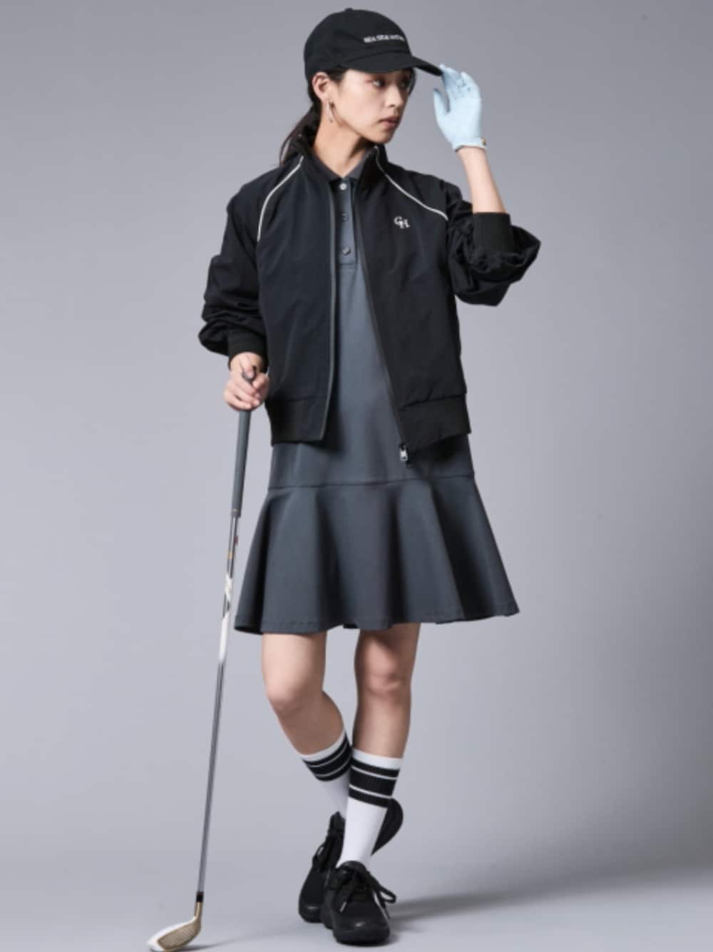 「大きいサイズレディースファッション、モデル、レギュラー、春コーデ、夏コーデ、CHIC STYLE、ゴルフ、GOLF」｜「CHIC STYLEの配色ラインラグランスリーブブルゾン＜大きいサイズ有＞シックスタイルゴルフ（ブルゾン、ブラック系）」を使った、nissen Smile Modelsさん（レディース・163cm）の春コーディネートの1枚目の写真