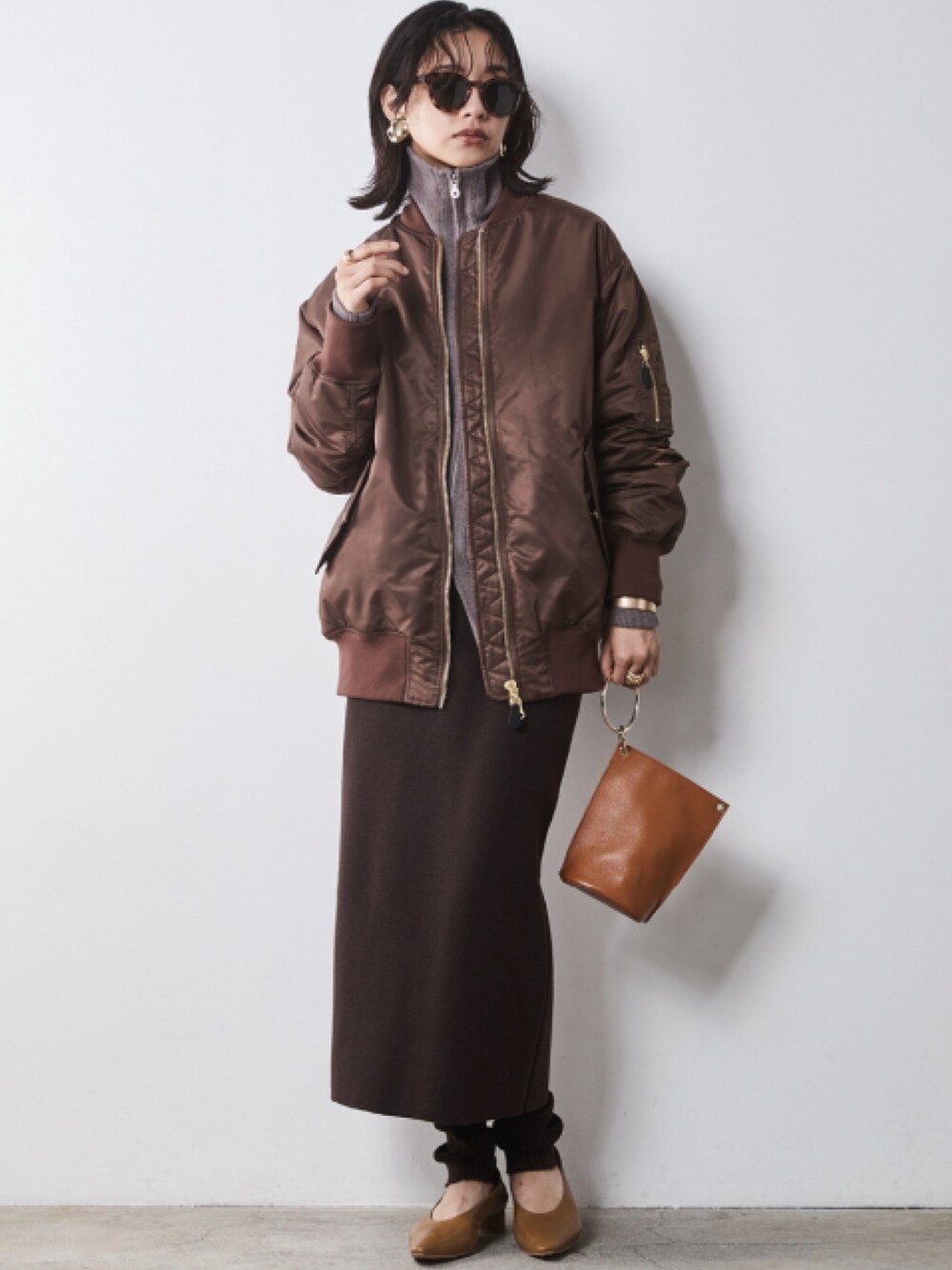 「大きいサイズレディースファッション、モデル、レギュラー、CHIC STYLE、秋コーデ、きれいめカジュアル、Outer、Skirt」｜「CHIC STYLEの MA1ロングブルゾン シックスタイル（大きいサイズ対応）（MA-1、ブラウン系）」を使った、nissen Smile Modelsさん（レディース・163cm）の秋コーディネートの1枚目の写真