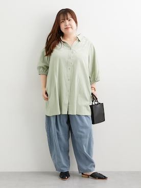 「nissen（ニッセン）のピグメント染ボリュームコクーンデニムパンツ＜大きいサイズ有＞（パンツ、ブルー系）」を使った、nissen Smile Modelsさん（レディース・158cm）の春コーディネート