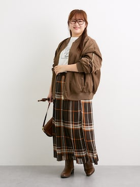 「nissen（ニッセン）のシフォンプリーツロングスカート＜大きいサイズ有＞（スカート、ブラウン系）」を使った、nissen Smile Modelsさん（レディース・155cm）の秋コーディネート