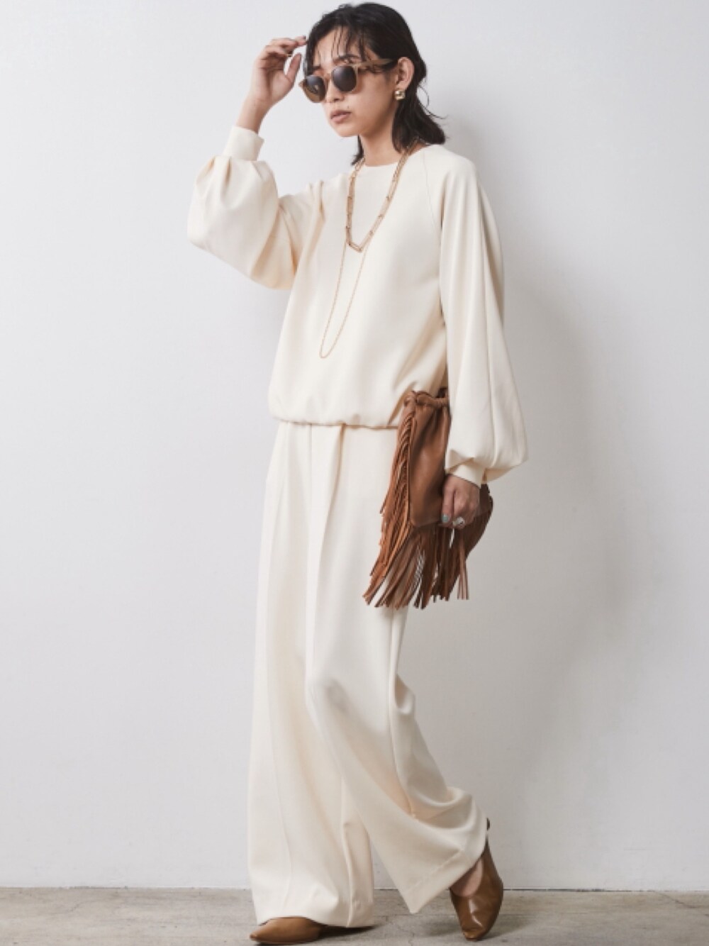 「大きいサイズレディースファッション、モデル、レギュラー、秋コーデ、CHIC STYLE、きれいめカジュアル、All White、Rough、Set Up、Monotone」｜「CHIC STYLEの大きいサイズ ダブルジャージパフスリーブカットソー シックスタイル（Tシャツ/カットソー、ホワイト系）」を使った、nissen Smile Modelsさん（レディース・163cm）の夏コーディネートの1枚目の写真