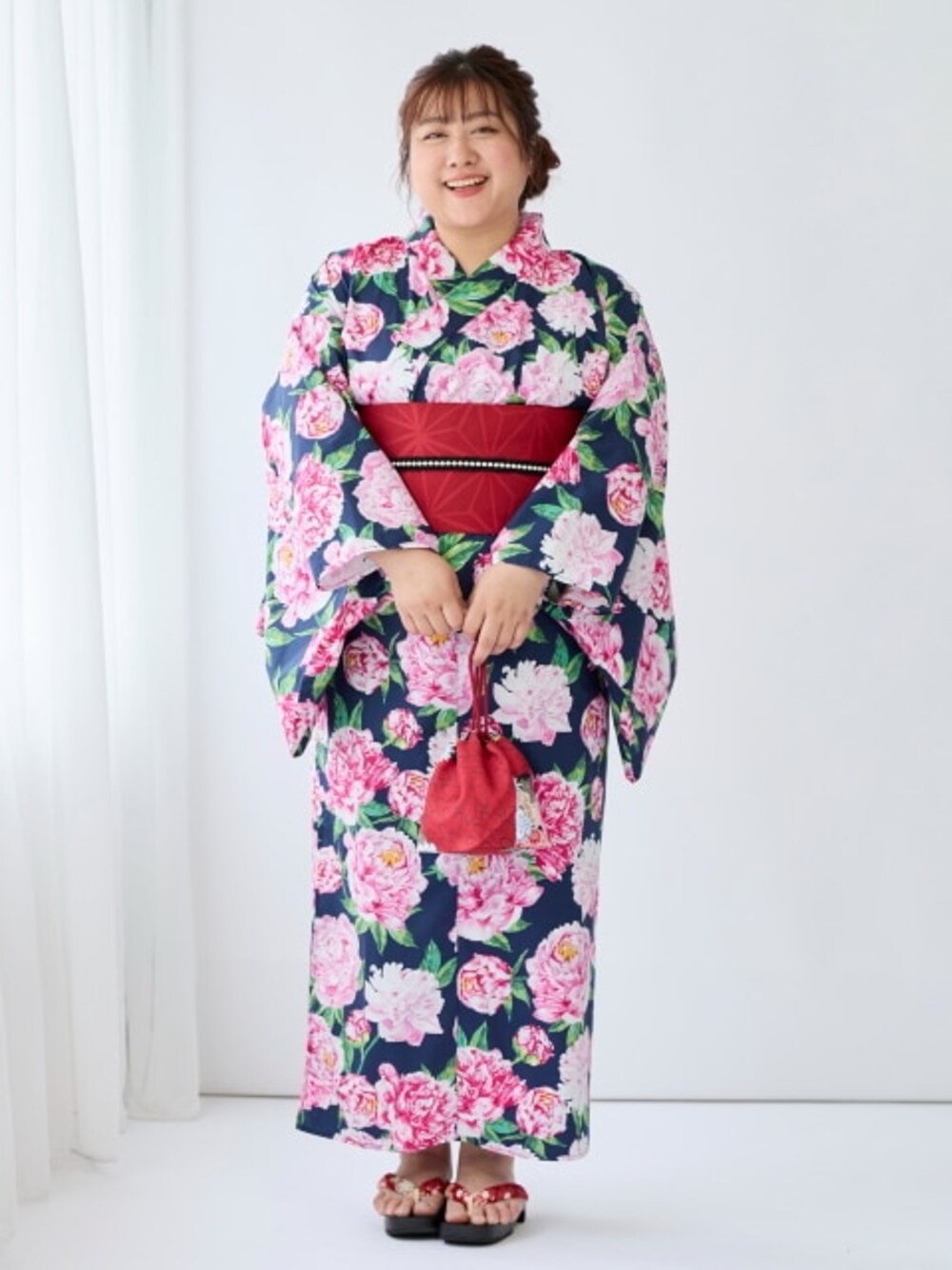 「大きいサイズレディースファッション、モデル、ぽっちゃり、夏コーデ、150cm台コーデ」｜「nissenの大きいサイズ 一人で簡単に結べる作り帯（和装小物、レッド系）」を使った、nissen Smile Modelsさん（レディース・155cm）の春コーディネートの1枚目の写真