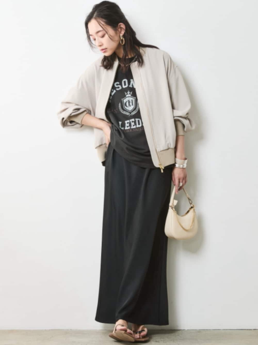 「大きいサイズレディースファッション、モデル、レギュラー、春コーデ、夏コーデ、きれいめカジュアル、CHIC STYLE、T-shirt、Maxi Skirt」｜「CHIC STYLEのソフトブルゾン＜大きいサイズ有＞シックスタイル（ブルゾン、ベージュ系）」を使った、nissen Smile Modelsさん（レディース・163cm）の春コーディネートの1枚目の写真