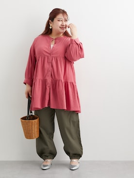 「nissen（ニッセン）の大きいサイズ デザインカーゴパンツ（ゆったりヒップ）（パンツ、グリーン系）」を使った、nissen Smile Modelsさん（レディース・158cm）の春コーディネート