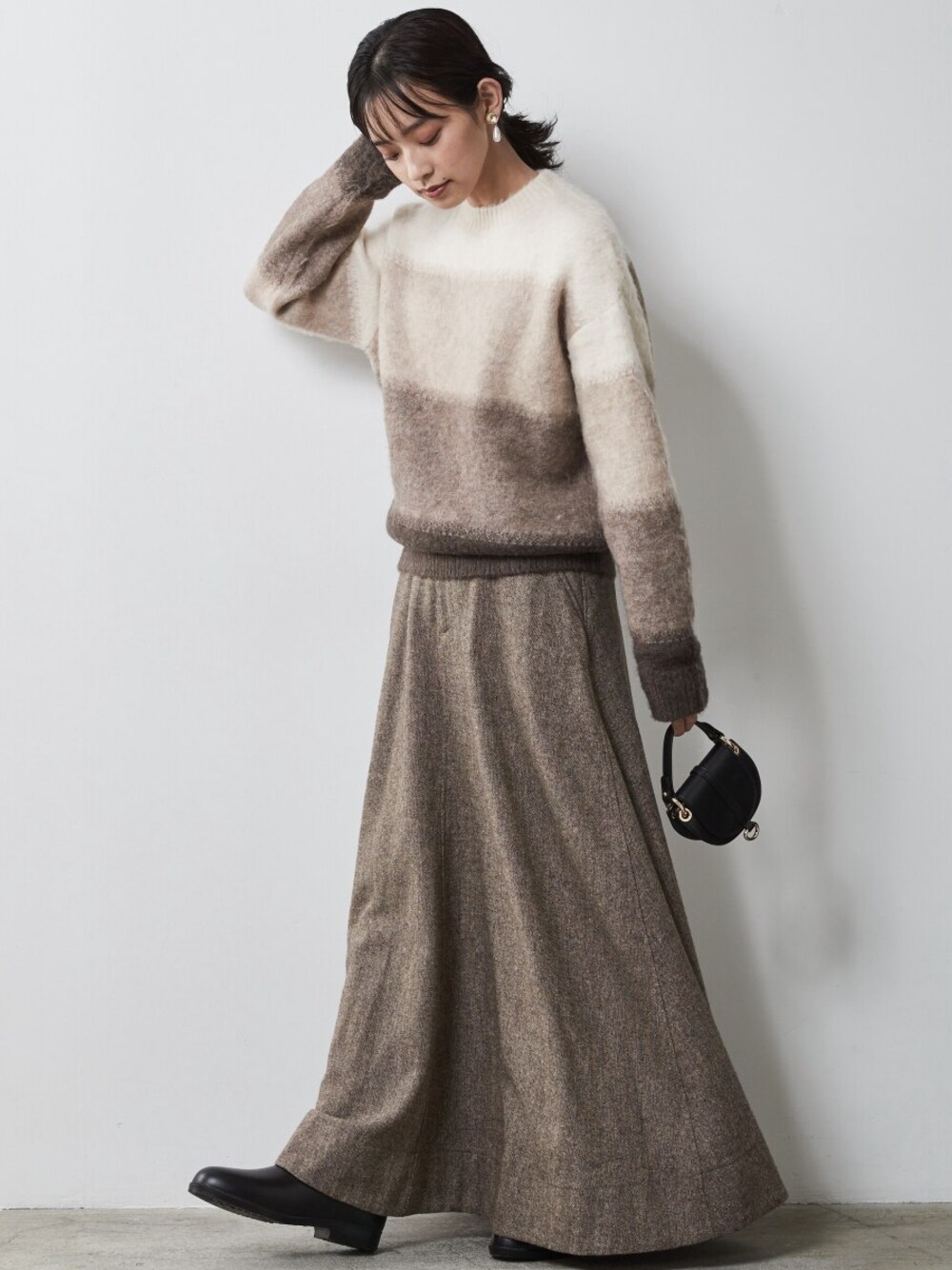 「大きいサイズレディースファッション、モデル、レギュラー、CHIC STYLE」｜「CHIC STYLEの大きいサイズ グラデーションニットプルオーバー シックスタイル（ニット/セーター、ブラウン系）」を使った、nissen Smile Modelsさん（レディース・163cm）の秋コーディネートの1枚目の写真