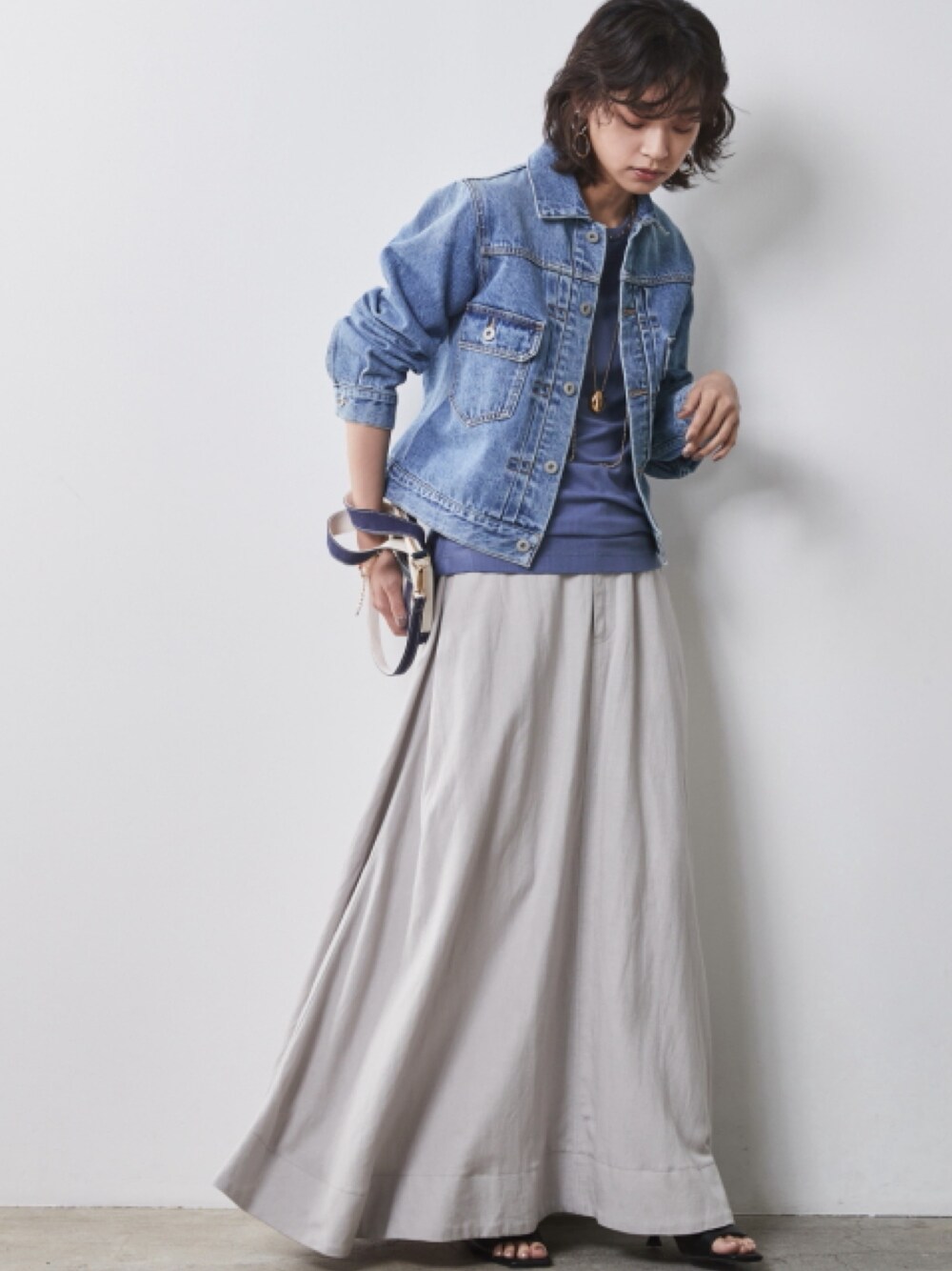 「大きいサイズレディースファッション、モデル、レギュラー、CHIC STYLE、春コーデ、キレイめ、きれいめカジュアル、The Denim」｜「nissenの大きいサイズ 綿100％ヴィンテージ風デニムジャケット シックスタイル（ジャケット/アウター、ブルー系）」を使った、nissen Smile Modelsさん（レディース・163cm）の春コーディネートの1枚目の写真