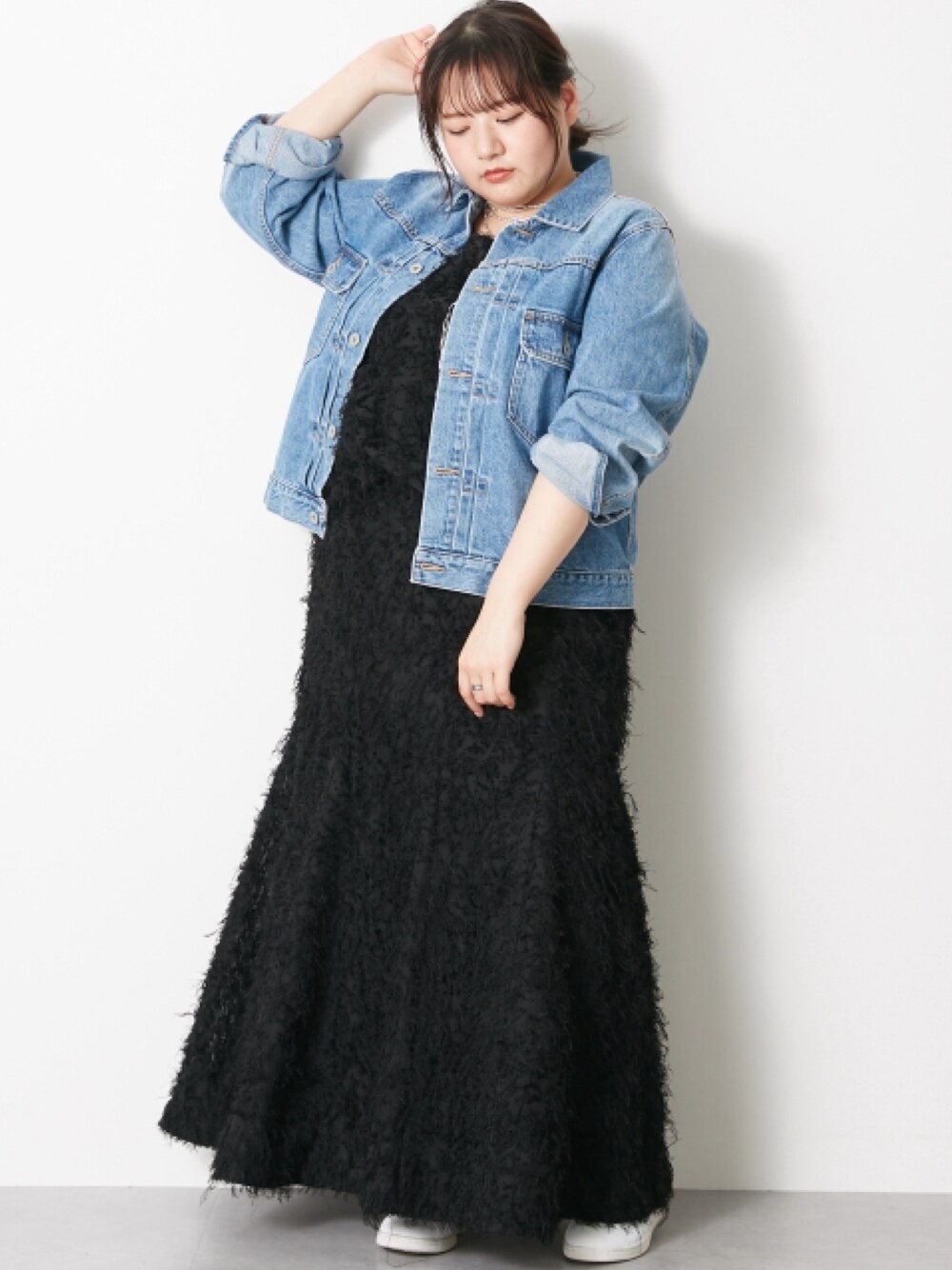 「大きいサイズレディースファッション、モデル、ぽっちゃり、CHIC STYLE、春コーデ、キレイめ、きれいめカジュアル、150cm台コーデ」｜「nissenの大きいサイズ 綿100％ヴィンテージ風デニムジャケット シックスタイル（ジャケット/アウター、ブルー系）」を使った、nissen Smile Modelsさん（レディース・157cm）の春コーディネートの1枚目の写真