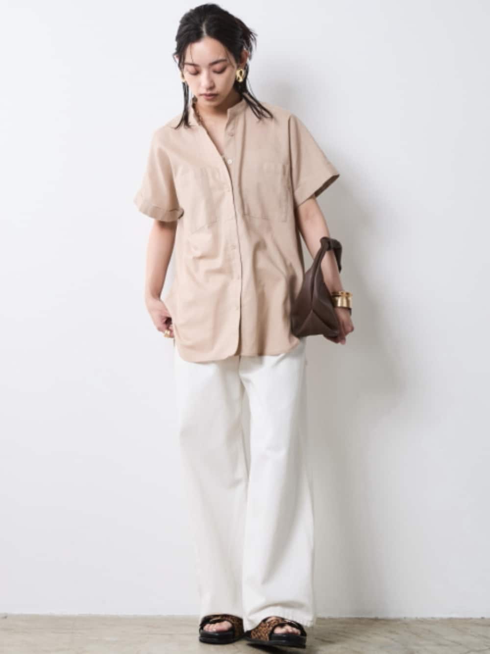 「大きいサイズレディースファッション、モデル、レギュラー、夏コーデ、きれいめカジュアル、CHIC STYLE、Shirt、Denim」｜「CHIC STYLEの大きいサイズ 綿100％タックバギーデニムパンツ シックスタイル（デニムパンツ、ブラック系）」を使った、nissen Smile Modelsさん（レディース・163cm）の春コーディネートの1枚目の写真