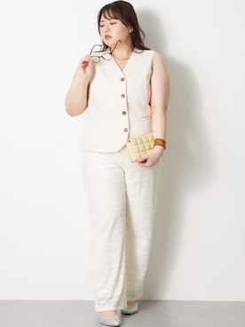 「ぽっちゃり」｜「アイテム（ベスト、ホワイト系）」を使った、nissen Smile Modelsさん（レディース・157cm）の冬コーディネート
