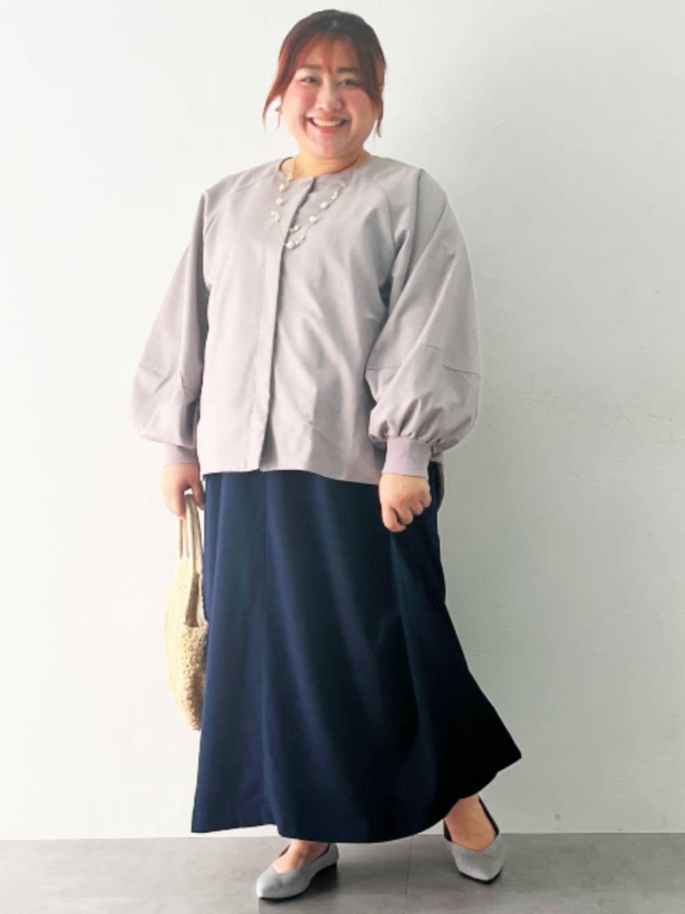 「大きいサイズレディースファッション、モデル、ぽっちゃり、春コーデ、OtonaSMILE、アラフォーコーデ、150cm台コーデ」｜「nissenの【ゆったり幅広】ニットデザインフラットシューズ（ワイズ４E）（バレエシューズ、グレー系）」を使った、nissen Smile Modelsさん（レディース・155cm）の冬コーディネートの1枚目の写真