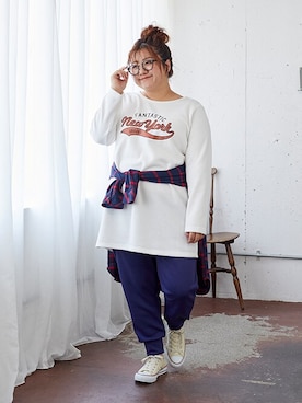 「大きいサイズレディースファッション」｜「アイテム（スウェットパンツ）」を使った、nissen Smile Modelsさん（レディース・155cm）の秋コーディネート